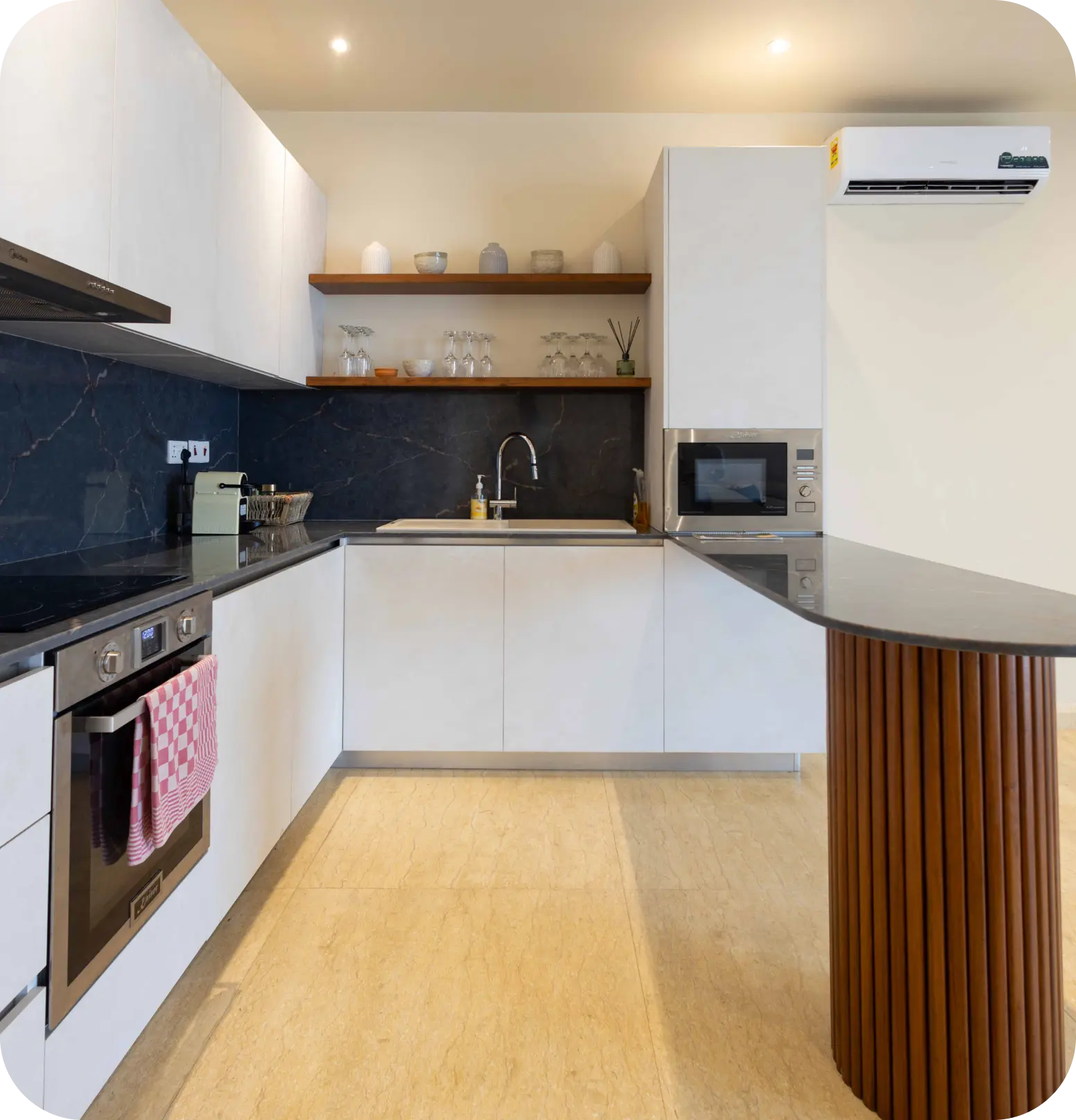 5-bedroom villa kitchen